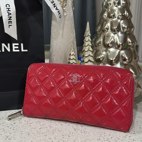 🩷CHANEL Patent Quilted Double Stitched Zip Around Wallet - Picture 5 of 17